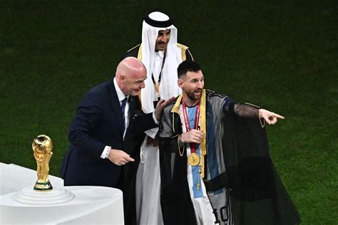 messi in arab attire.